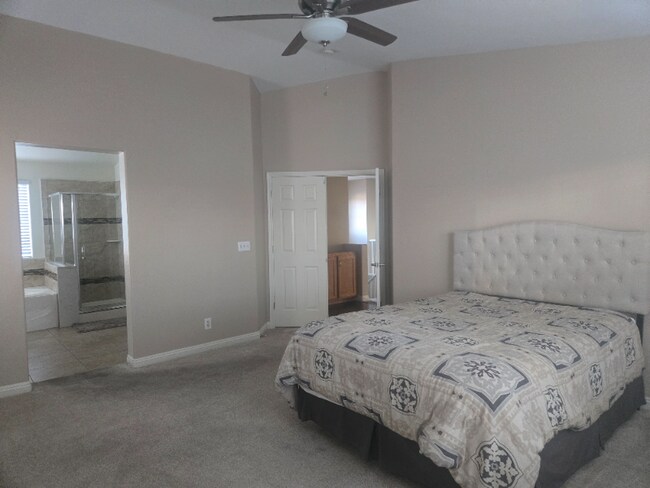 8061 Yellow Daisy Ave in Las Vegas, NV - Foto de edificio - Building Photo