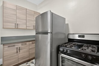 330 Cedar Ave in Long Beach, CA - Building Photo - Building Photo