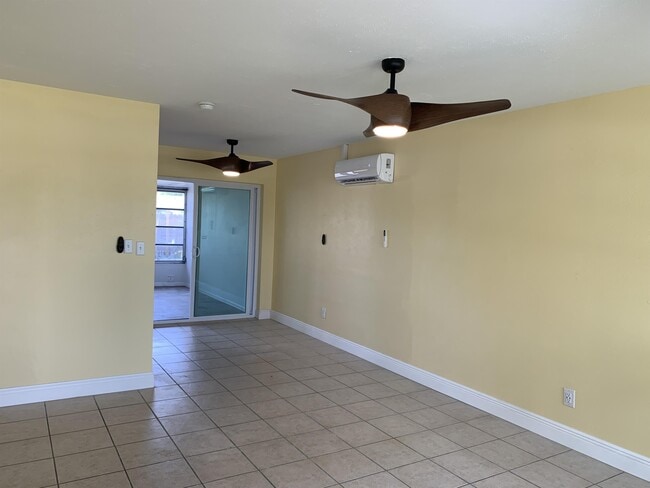 1120 Vineyard St in Lehigh Acres, FL - Building Photo - Building Photo