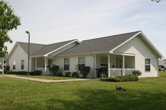 Cottage Grove Apartments in Muscatine, IA - Foto de edificio - Building Photo