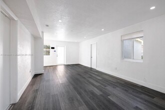 19350 NE 2nd Ave in Miami, FL - Building Photo - Building Photo