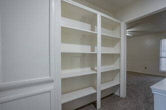 FOX BEND APARTMENTS in Garland, TX - Foto de edificio - Interior Photo