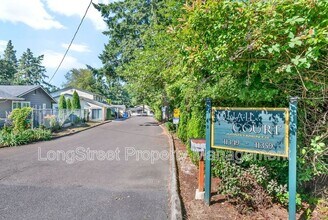 11353 SW Greenburg Rd in Portland, OR - Building Photo - Building Photo