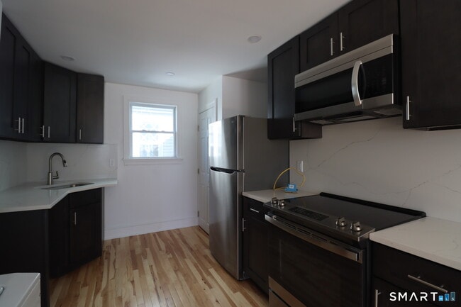 10 Park St in New London, CT - Building Photo - Building Photo