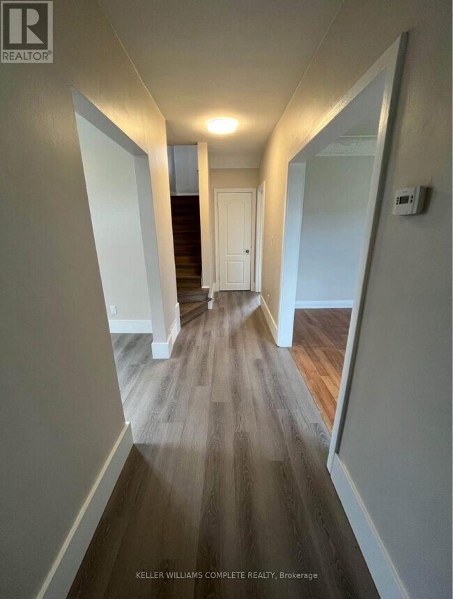 6083 Dunn St in Niagara Falls, ON - Building Photo - Building Photo