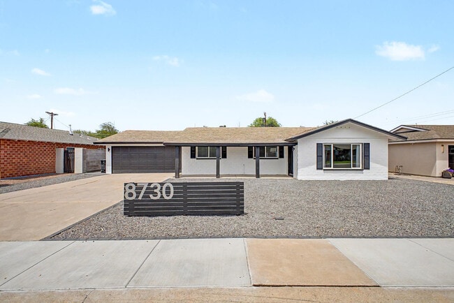 8730 E Rancho Vista Dr in Scottsdale, AZ - Building Photo - Building Photo