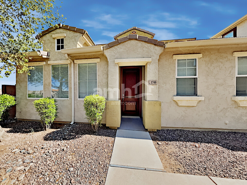 1748 S Chatsworth in Mesa, AZ - Building Photo