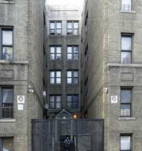 2395 Morris Ave in Bronx, NY - Foto de edificio - Building Photo