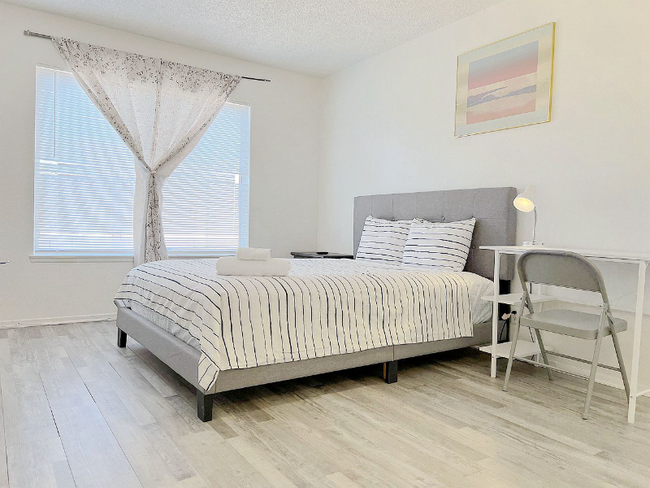 property at 4594 Vía Torino