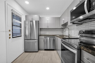 3401 N Country Club Dr in Aventura, FL - Foto de edificio - Building Photo