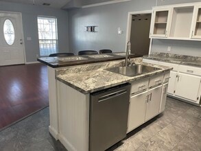 301 E Cedar St in Glennville, GA - Building Photo - Building Photo