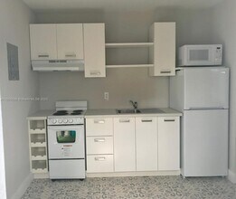 1700 NW 22nd Ct in Miami, FL - Foto de edificio - Building Photo