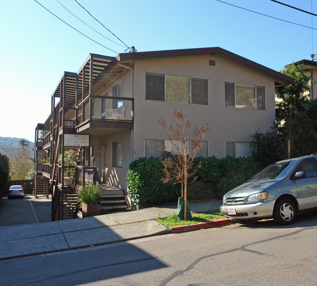 211 Laurel Pl in San Rafael, CA - Foto de edificio - Building Photo