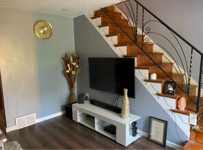 6729 Short Ln in Upper Darby Township, PA - Foto de edificio - Building Photo