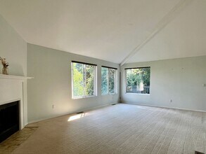 9709 NE 139th St in Kirkland, WA - Building Photo - Building Photo