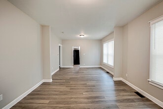 746 Jackson St in Aurora, IL - Building Photo - Building Photo