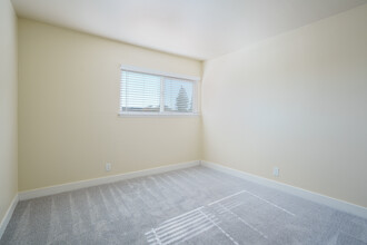 Eden Terrace in Castro Valley, CA - Building Photo - Interior Photo