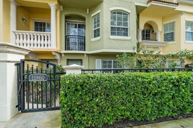 11860 Valencia Gardens Ave in Palm Beach Gardens, FL - Building Photo - Building Photo