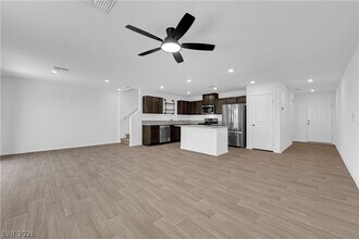 6020 Swift Lariat St in Las Vegas, NV - Foto de edificio - Building Photo