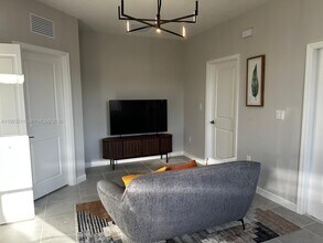 2288 SE 30th St in Homestead, FL - Building Photo - Building Photo