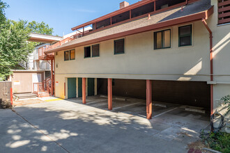 207 3rd St in Davis, CA - Foto de edificio - Building Photo