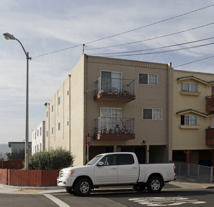 698 Villa St in Daly City, CA - Building Photo