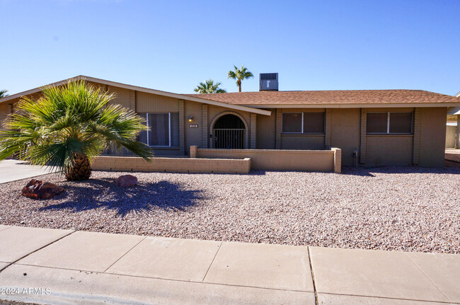 2526 S Los Feliz Dr in Tempe, AZ - Foto de edificio - Building Photo