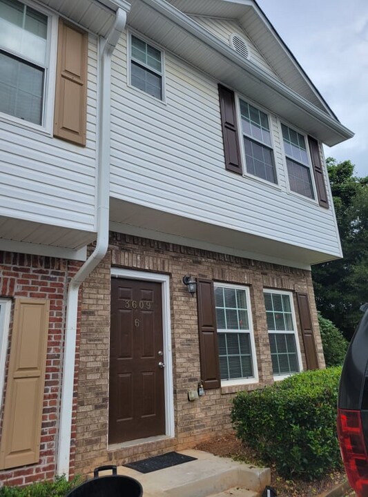3609 Ginnis Rd in Atlanta, GA - Building Photo