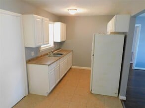 3719 Meadowlake Rd in Pasadena, TX - Building Photo - Building Photo