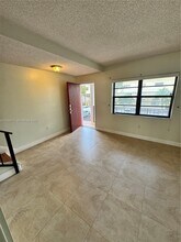 421 Swallow Dr in Miami Springs, FL - Building Photo - Building Photo