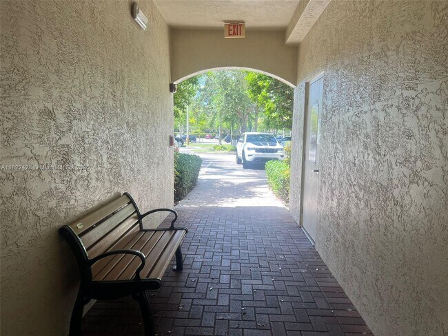 3500 Oaks Clubhouse Dr in Pompano Beach, FL - Building Photo - Building Photo