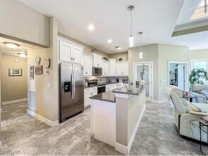 646 NE 5th Pl in Cape Coral, FL - Building Photo - Building Photo