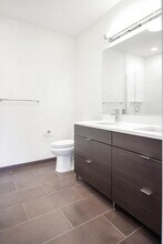 65 Lewis St, Unit 604 in Boston, MA - Building Photo - Building Photo