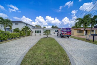 6561 SW 30th St in Miami, FL - Building Photo - Building Photo