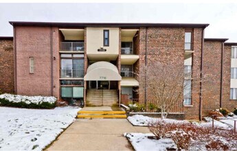 7716 Hanover Pkwy in Greenbelt, MD - Foto de edificio - Building Photo