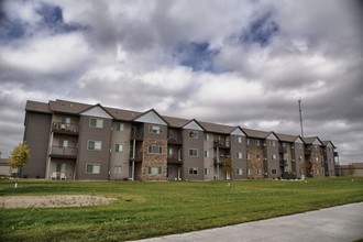 The Prelude in Grand Forks, ND - Foto de edificio - Building Photo