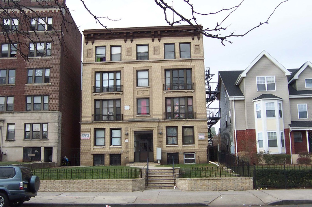 Roseville Avenue Apartments in Newark, NJ - Building Photo