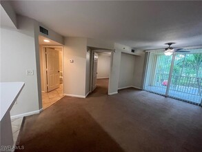 4149 Residence Drive in Ft. Myers, FL - Foto de edificio - Building Photo