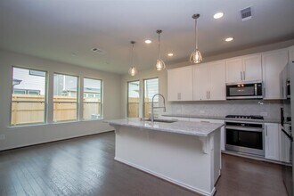 3413 Knighton Hill Dr in Houston, TX - Building Photo - Building Photo