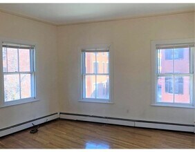 32 W Cedar St, Unit 2 in Boston, MA - Building Photo - Building Photo