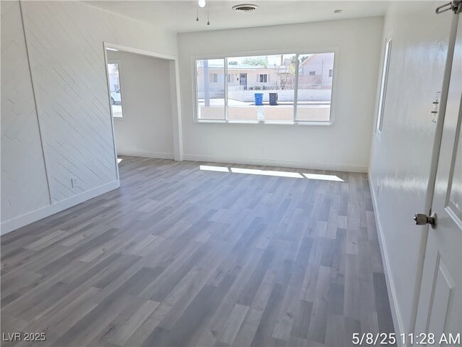 148 W Victory Rd in Henderson, NV - Building Photo - Building Photo