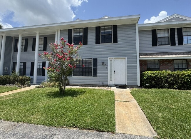property at 1413 Manor Dr NE