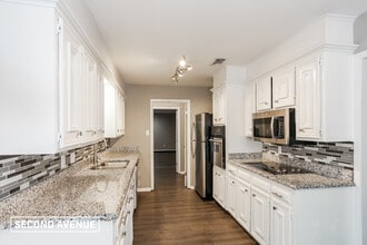 500 S Colonial Dr in Cleburne, TX - Foto de edificio - Building Photo
