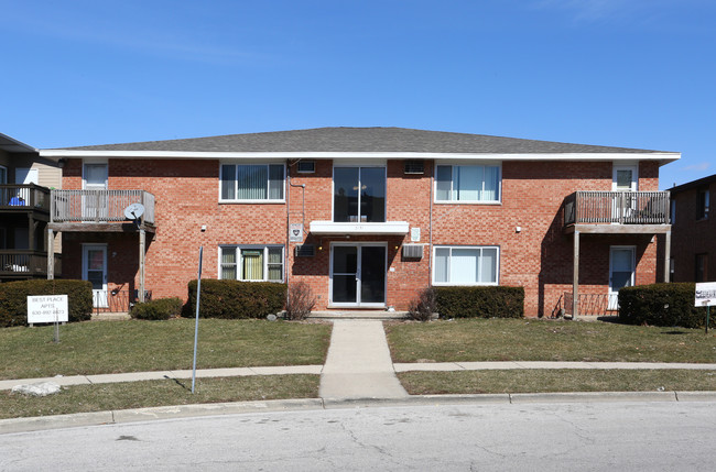 2131 Best Pl in Aurora, IL - Foto de edificio - Building Photo