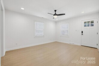 316 Hollis Rd in Charlotte, NC - Building Photo - Building Photo