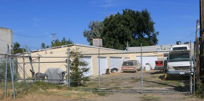 2175 W Park St in Stockton, CA - Building Photo - Building Photo