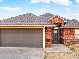 2307 SW Rolling Hills Pl in Lawton, OK - Building Photo