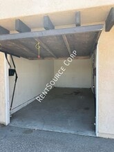 209 E Grace St in Barstow, CA - Foto de edificio - Building Photo