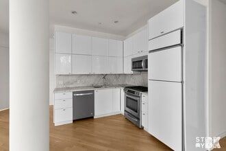 525 Clinton Ave in Brooklyn, NY - Building Photo - Building Photo