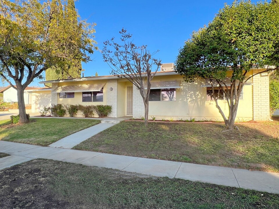 11915 Lombard Ln in Yucaipa, CA - Building Photo